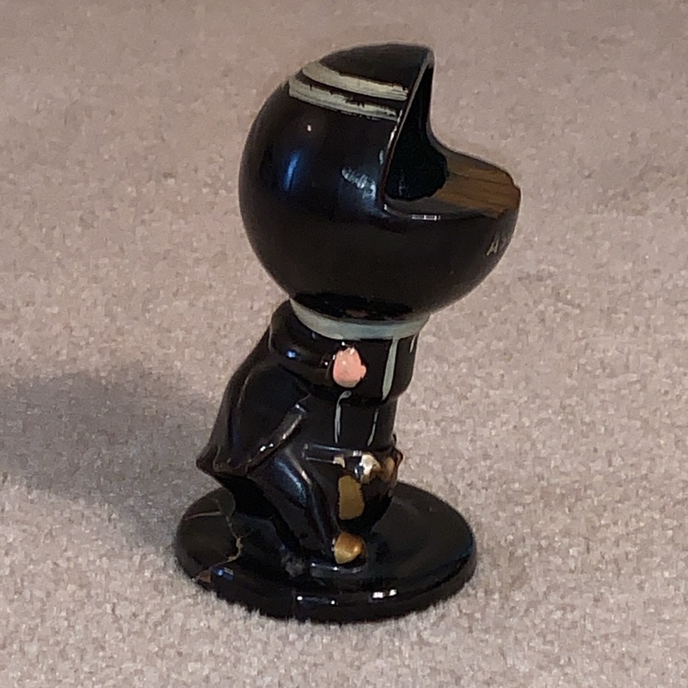 Vintage Ashtray, Man with Top Hat Figure, 6 1/2” - Picture 6 of 15